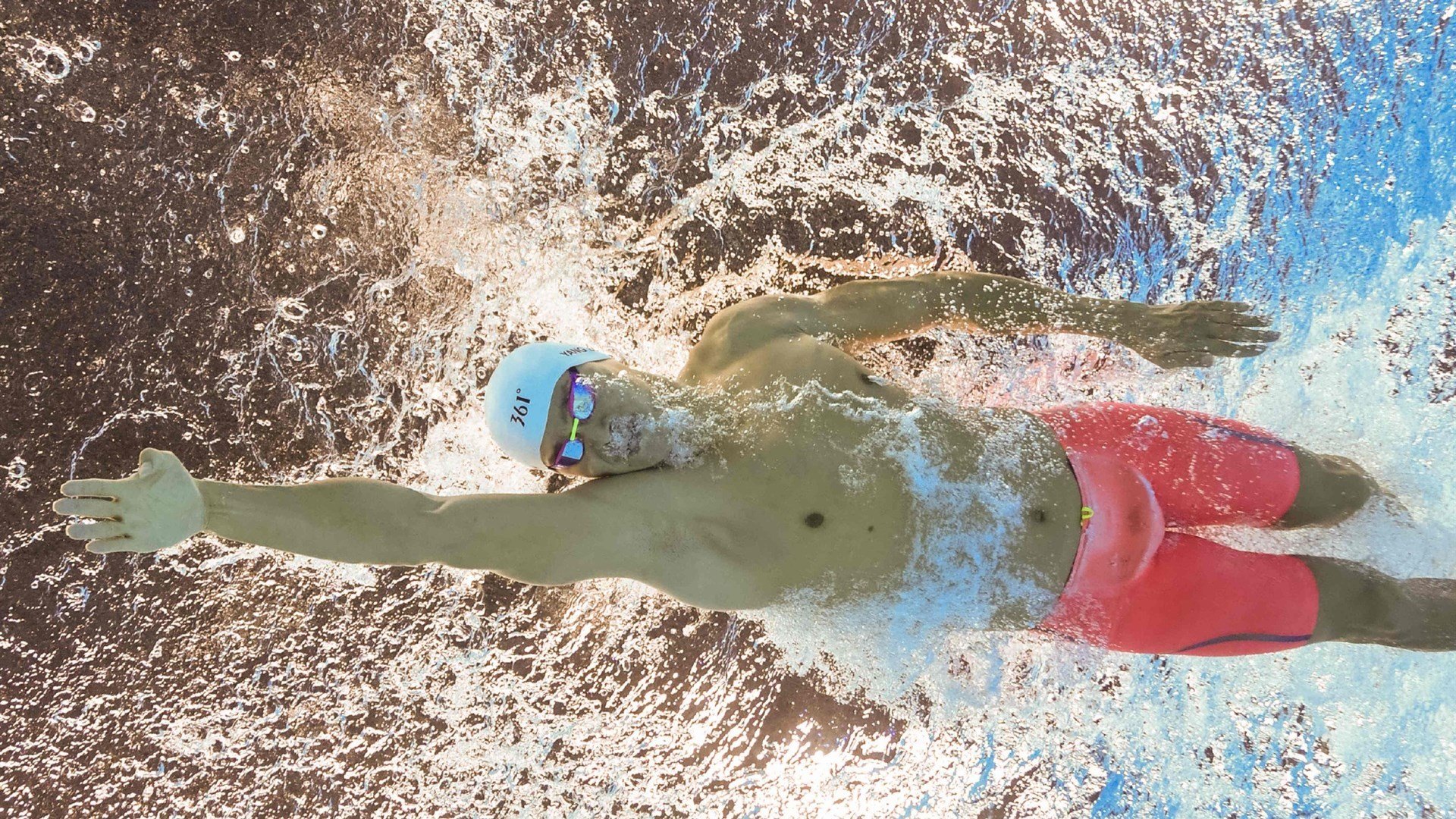 “水上救生:三叉湖游泳馆上演生命与速度的较量”